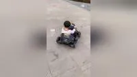 Mini kart de batería con pedales para niños